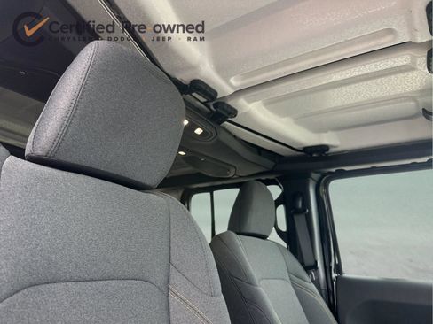 Certified 2025 Jeep Wrangler Unlimited Sahara w/ Safety Group AWD/4WD image 18