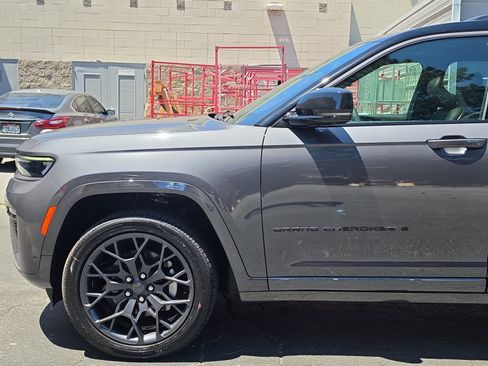 New 2026 Jeep Grand Cherokee L Summit w/ Obsidian Package AWD/4WD image 11