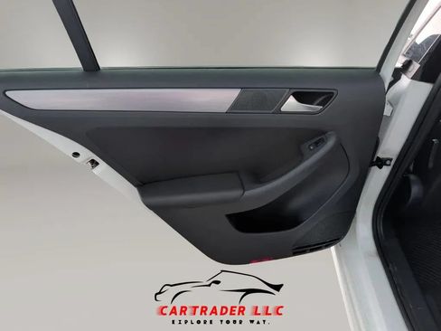 Used 2016 Volkswagen Jetta Sport FWD image 14