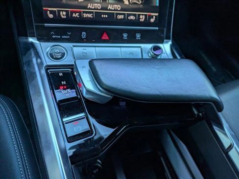 Used 2022 Audi e-tron Premium Plus w/ Premium Plus Package image 13