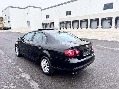 Used 2010 Volkswagen Jetta Limited Edition image 3