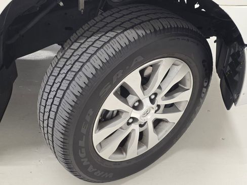Used 2009 Toyota Tundra 4x4 CrewMax image 43