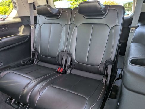 Used 2021 Jeep Grand Cherokee L Limited RWD image 15