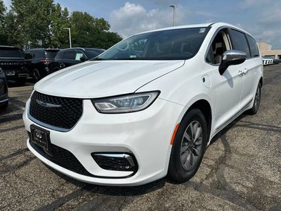 Used 2023 Chrysler Pacifica Limited
