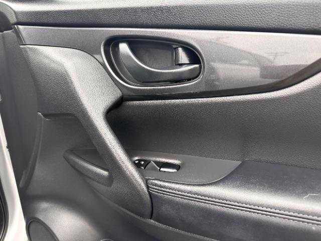 Used 2020 Nissan Rogue S AWD/4WD image 18