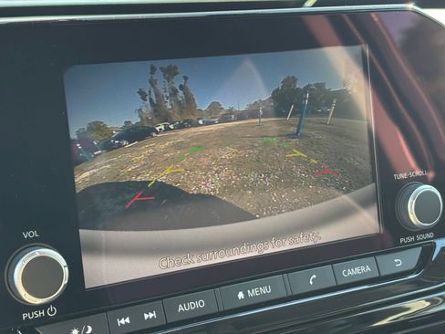 Used 2025 Nissan Pathfinder SV image 17