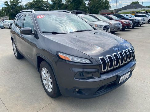 Used 2014 Jeep Cherokee Latitude w/ Cold Weather Group AWD/4WD image 4