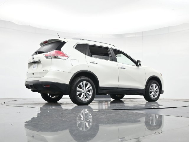 Used 2016 Nissan Rogue SV w/ SV Premium Package AWD/4WD image 32