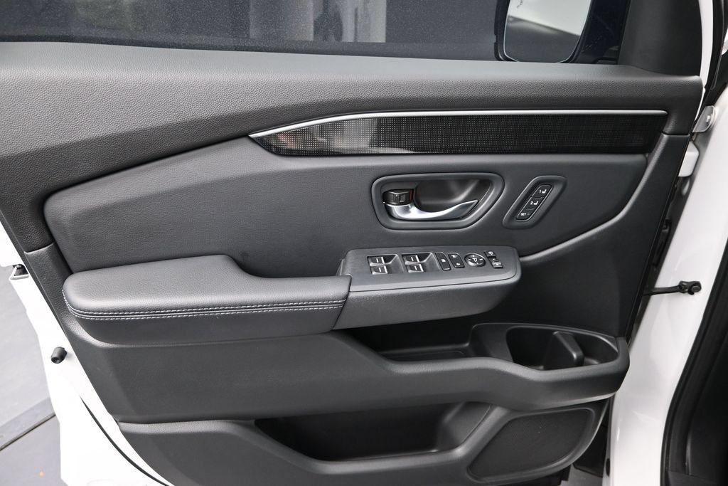 Used 2023 Honda Pilot Elite image 11