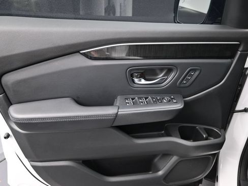 Used 2023 Honda Pilot Elite image 11