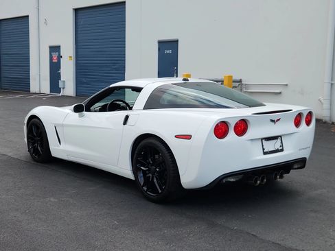 Used 2005 Chevrolet Corvette Coupe w/ Preferred Equipment Group RWD image 3