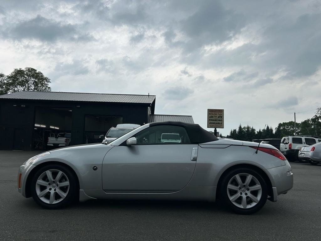 Used 2005 Nissan 350Z Touring RWD image 18