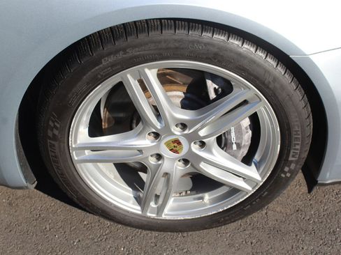 Used 2018 Porsche Panamera 4 image 28