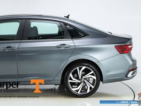 Used 2025 Volkswagen Jetta SEL FWD image 4