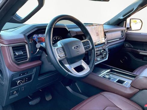 Used 2023 Ford Expedition Limited image 12