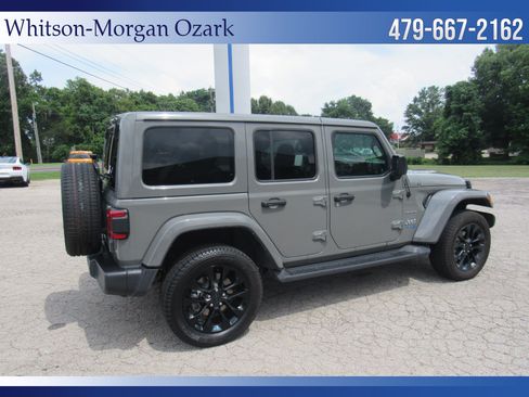 Used 2022 Jeep Wrangler Unlimited Sahara w/ Cold Weather Group AWD/4WD image 15