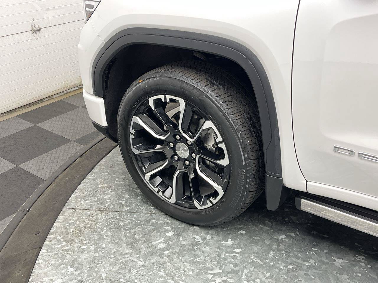 Certified 2024 GMC Sierra 1500 Denali AWD/4WD image 40