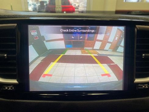 Used 2022 Chrysler Pacifica Touring-L image 29