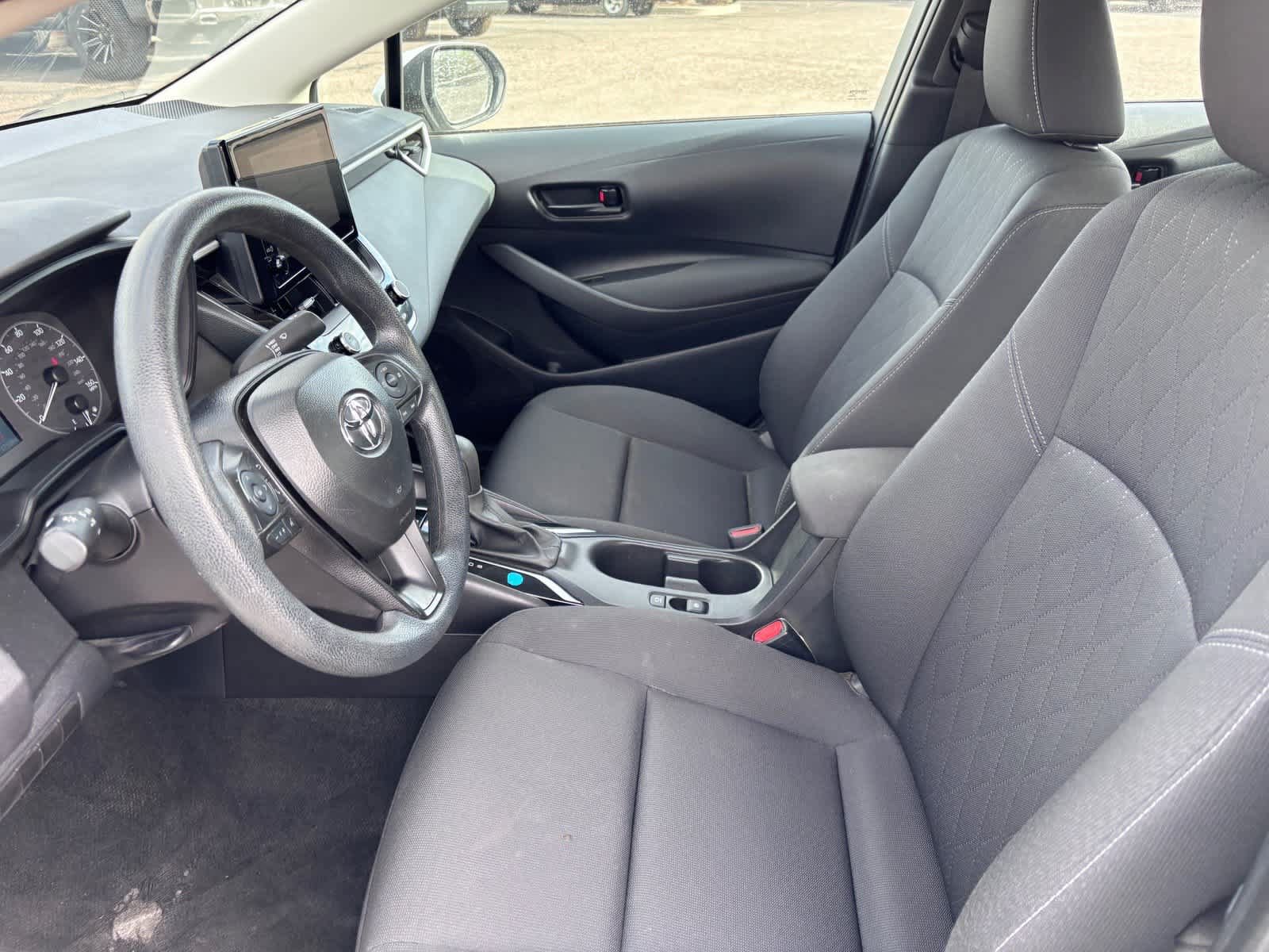 Used 2025 Toyota Corolla LE FWD image 11