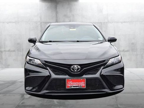 Used 2021 Toyota Camry SE image 4
