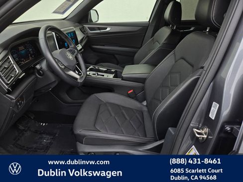 Used 2024 Volkswagen Atlas Cross Sport SE image 17