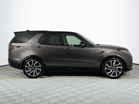 Used 2025 Land Rover Discovery Dynamic SE image 4