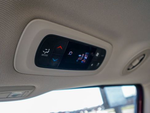 Used 2021 Chrysler Pacifica Limited w/ Uconnect Theater Family Group image 41