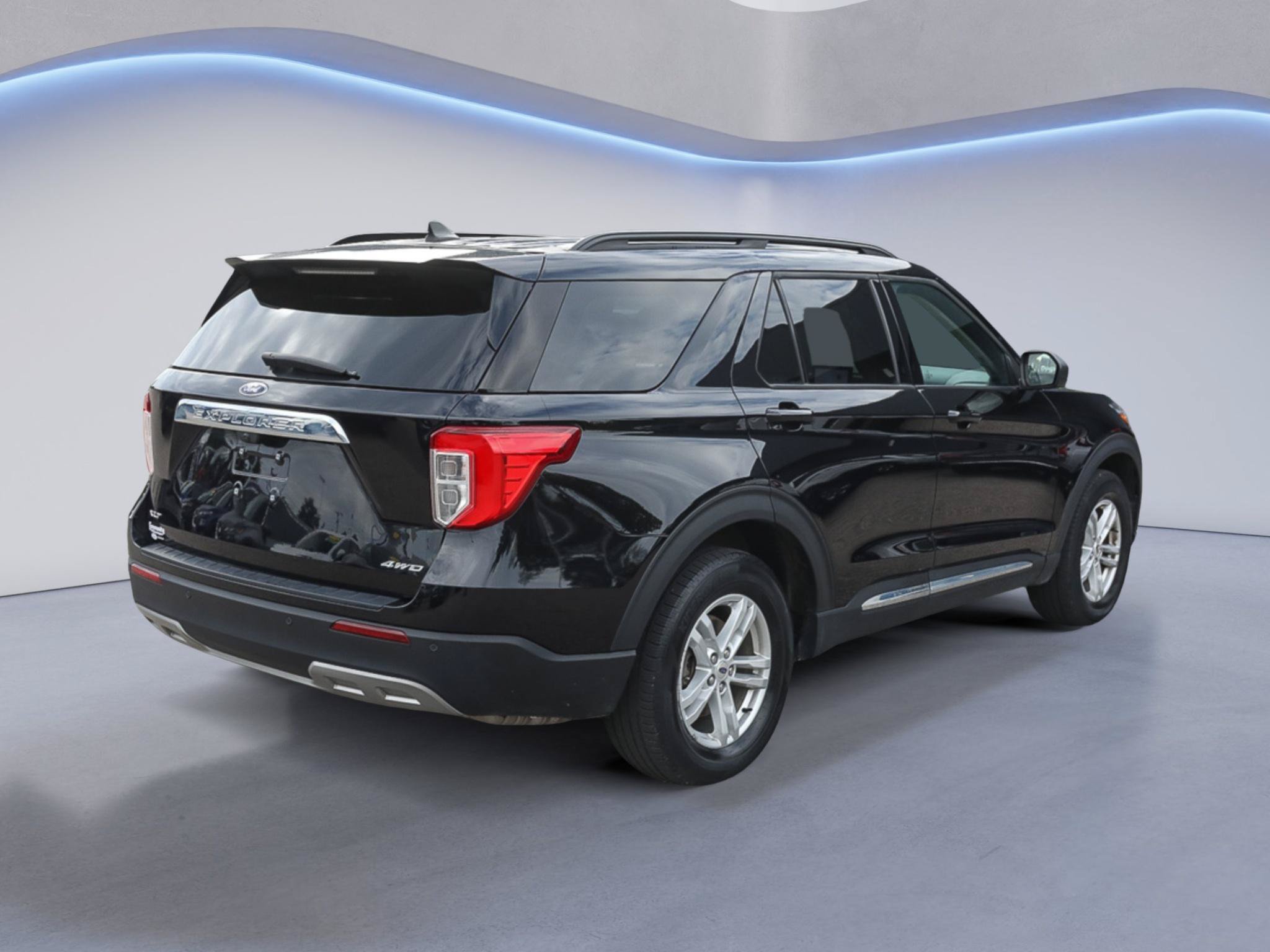 Certified 2023 Ford Explorer XLT w/ Equipment Group 202A AWD/4WD image 8