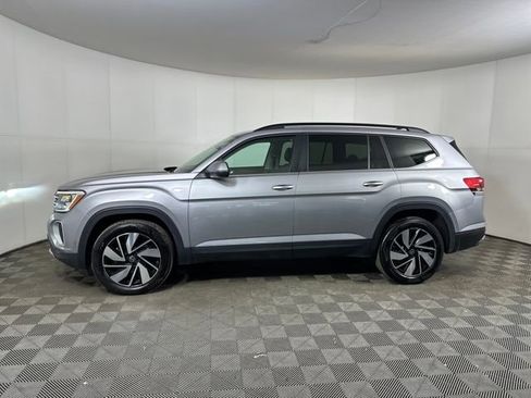 Used 2025 Volkswagen Atlas SE image 6