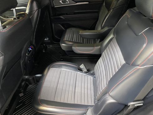 Used 2025 Ford Explorer ST-Line image 24