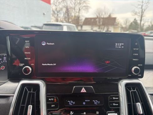 Certified 2022 Kia Sorento SX image 23