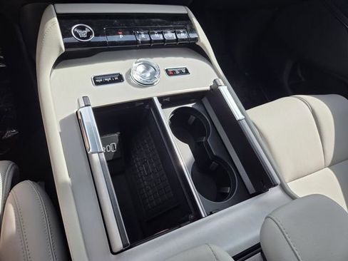 New 2026 Lincoln Navigator Premiere image 9