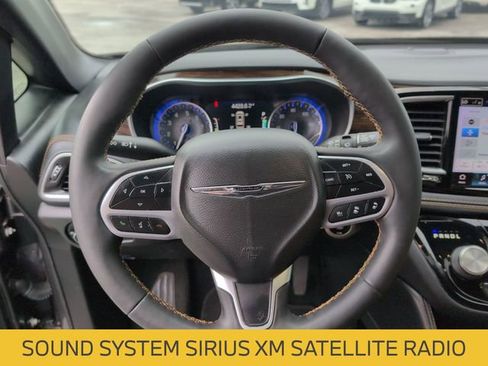 Certified 2022 Chrysler Pacifica Pinnacle image 12