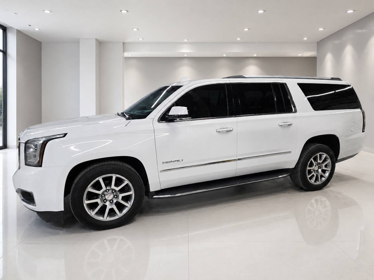 Used 2020 GMC Yukon XL Denali RWD image 2