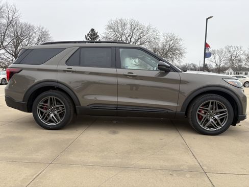 New 2026 Ford Explorer ST image 5