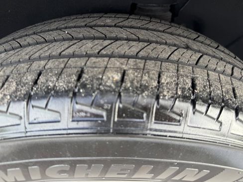 Used 2024 Chevrolet Equinox LT image 34