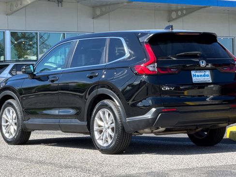 Used 2023 Honda CR-V EX image 3