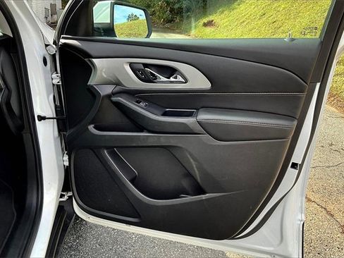 Used 2021 Chevrolet Traverse LT image 21