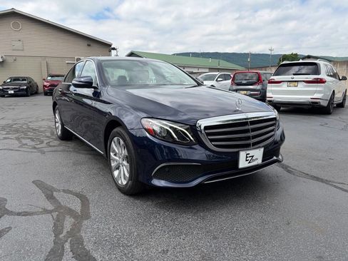Used 2017 Mercedes-Benz E 300 4MATIC image 2