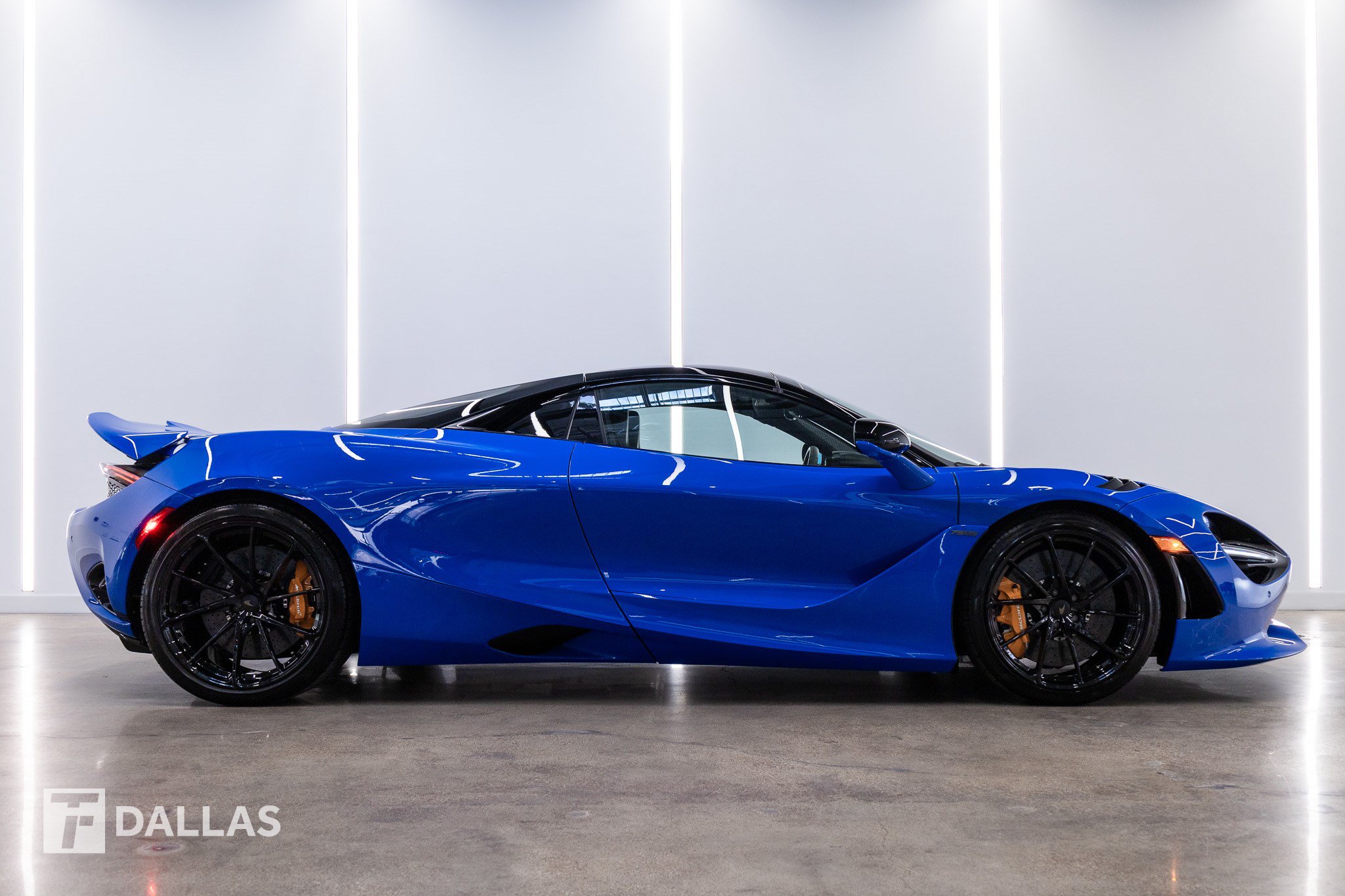 Used 2027 McLaren 750S Spider RWD image 15