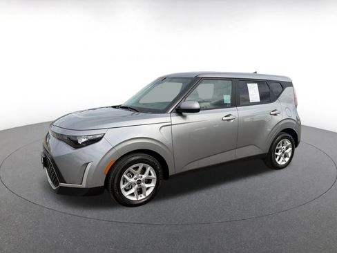 Used 2025 Kia Soul LX w/ LX Technology Package image 4