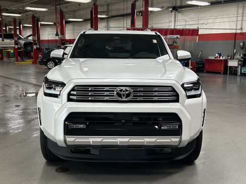 Used 2025 Toyota 4Runner Limited AWD/4WD image 3