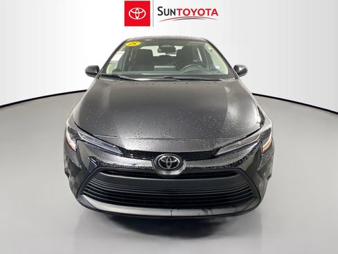 Used 2025 Toyota Corolla LE image 10