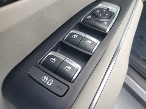 Used 2025 Kia Sorento S FWD image 19