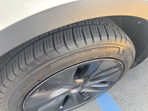 Used 2024 Tesla Model Y Long Range image 44