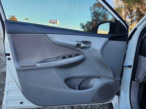 Used 2013 Toyota Corolla image 17