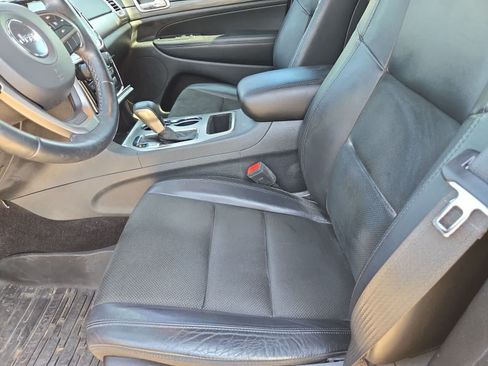 Used 2019 Jeep Grand Cherokee Altitude RWD image 15