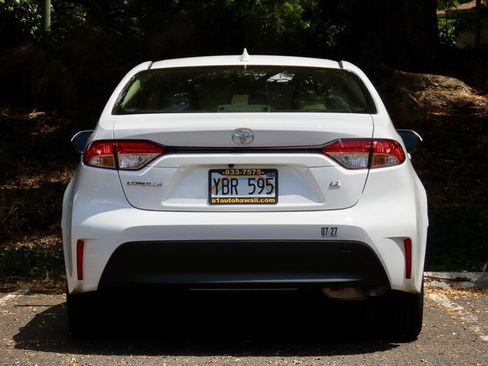 Used 2025 Toyota Corolla LE FWD image 4