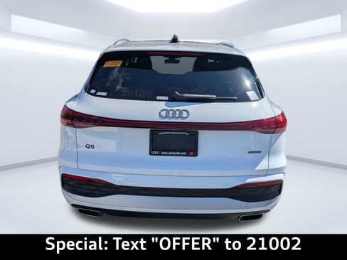 Certified 2025 Audi Q5 Premium Plus w/ Premium Plus image 3