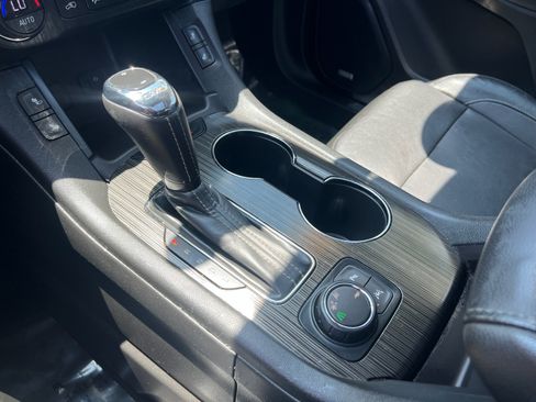Used 2017 GMC Acadia SLT FWD image 26